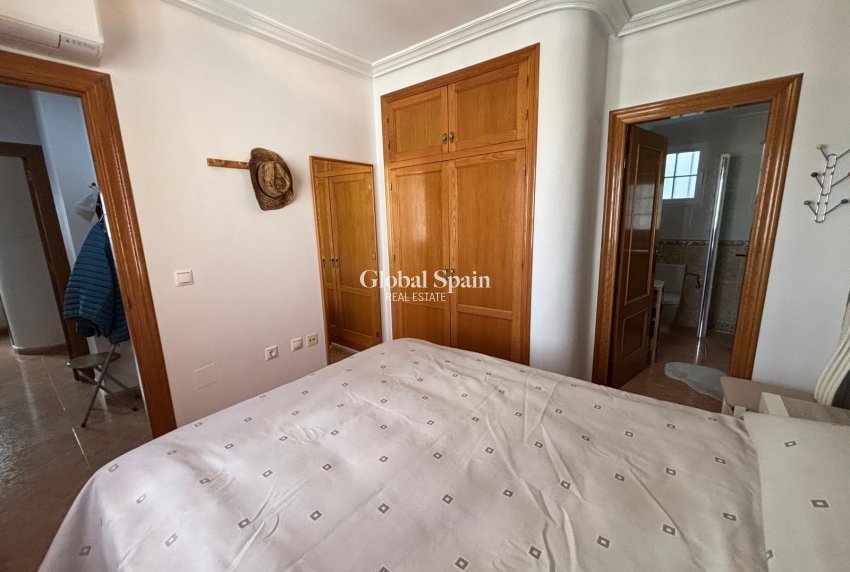 Wederverkoop - APPARTEMENT -
TORREVIEJA - Torrevieja