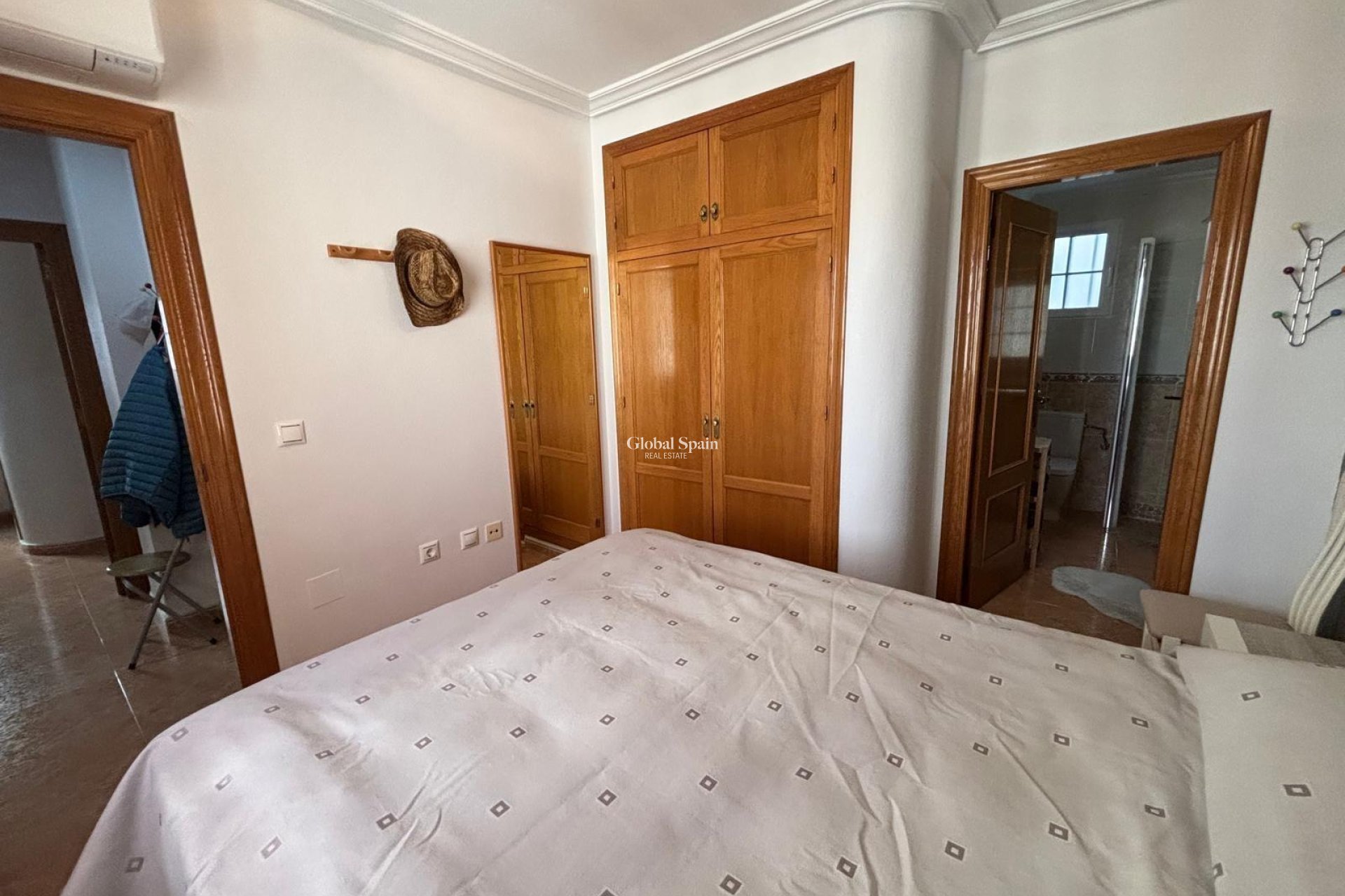 Wederverkoop - APPARTEMENT -
TORREVIEJA - Torrevieja
