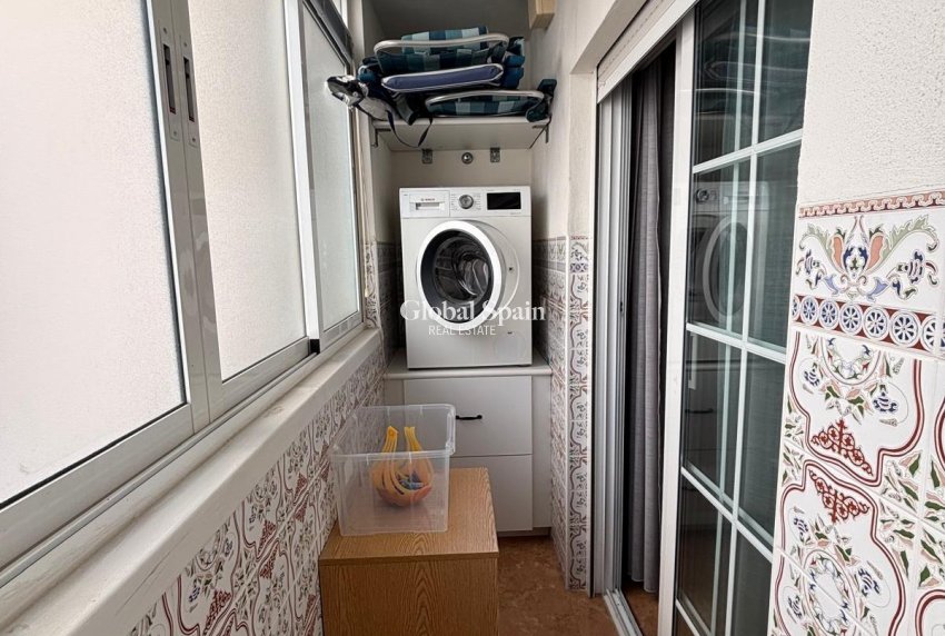Wederverkoop - APPARTEMENT -
TORREVIEJA - Torrevieja