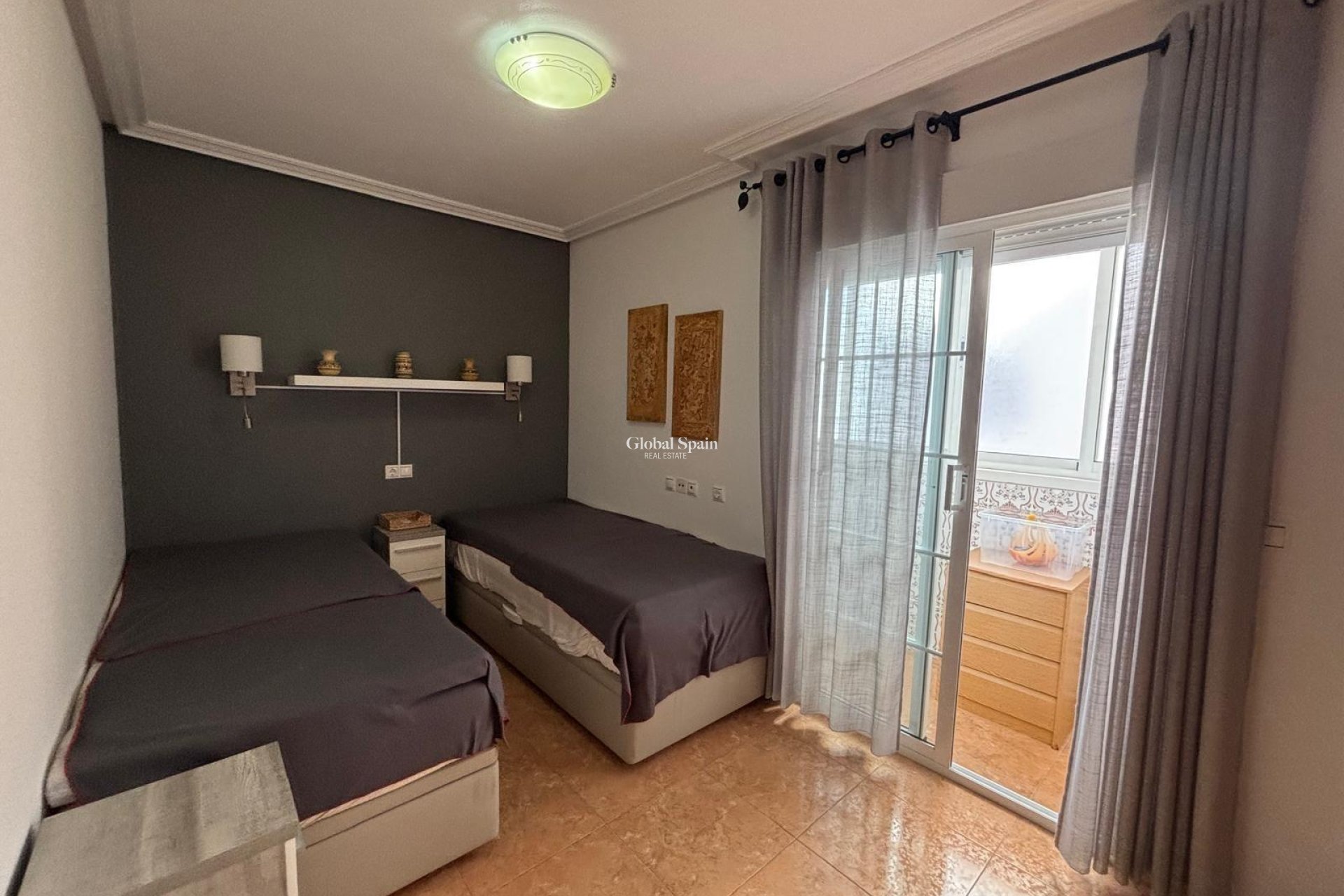Wederverkoop - APPARTEMENT -
TORREVIEJA - Torrevieja