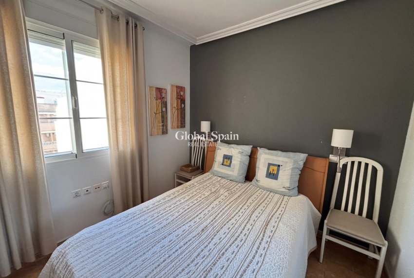 Wederverkoop - APPARTEMENT -
TORREVIEJA - Torrevieja