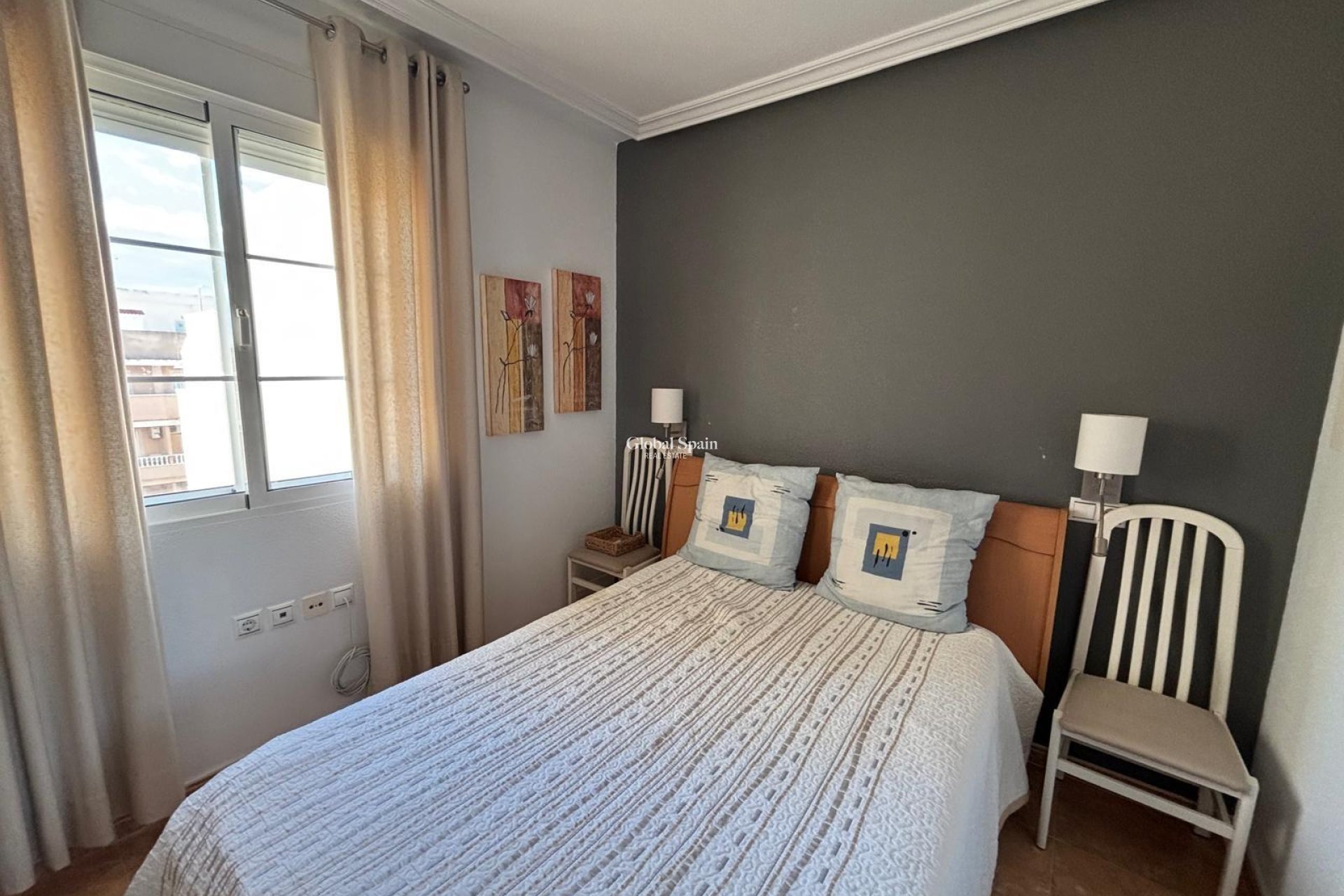 Wederverkoop - APPARTEMENT -
TORREVIEJA - Torrevieja