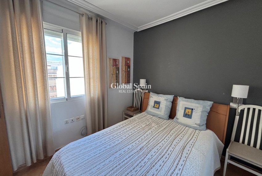 Wederverkoop - APPARTEMENT -
TORREVIEJA - Torrevieja