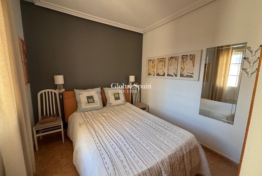 Wederverkoop - APPARTEMENT -
TORREVIEJA - Torrevieja