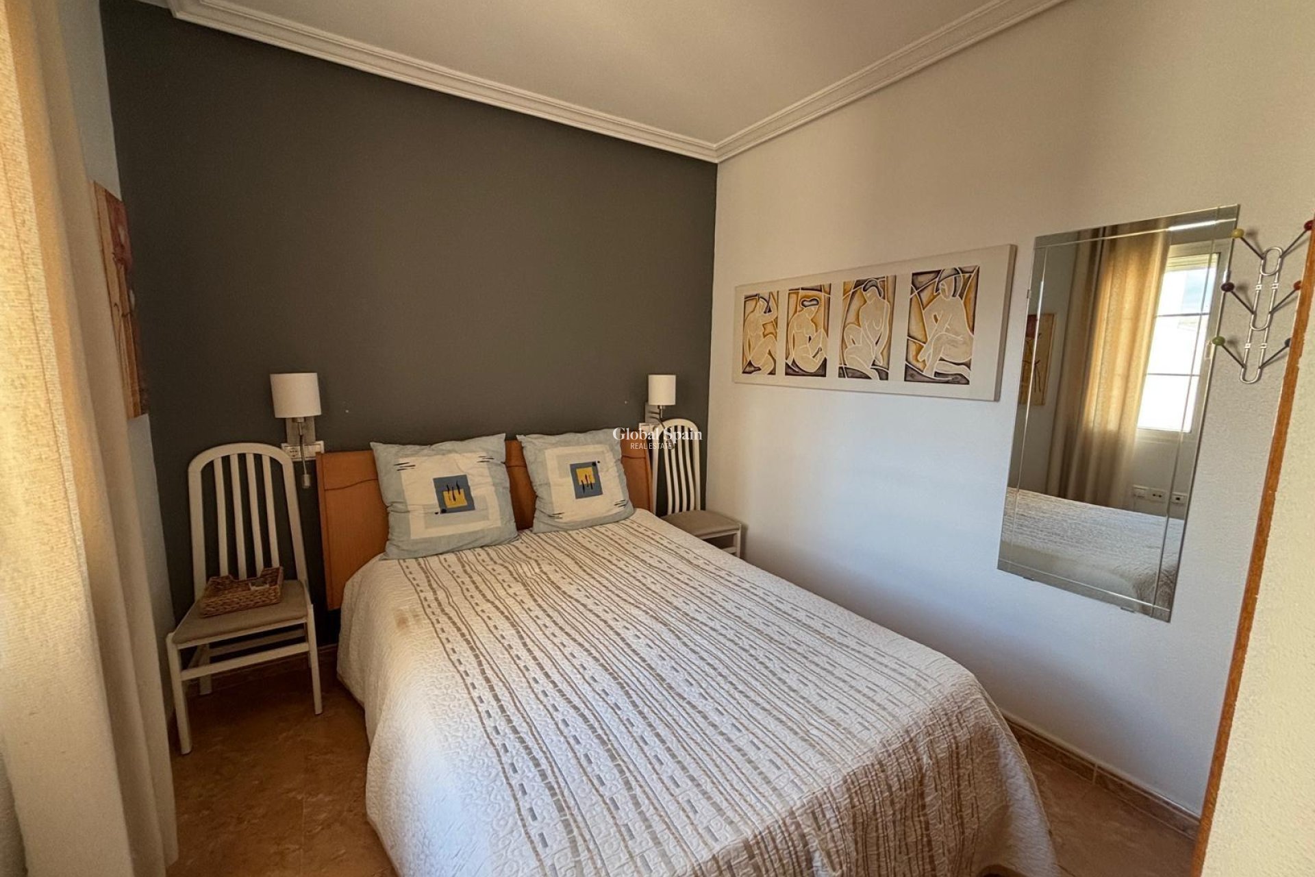 Wederverkoop - APPARTEMENT -
TORREVIEJA - Torrevieja