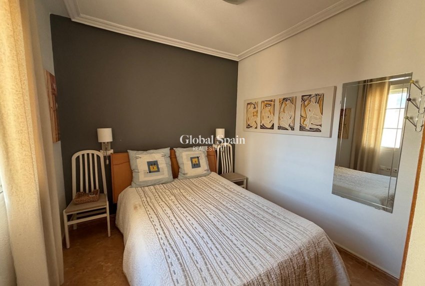 Wederverkoop - APPARTEMENT -
TORREVIEJA - Torrevieja