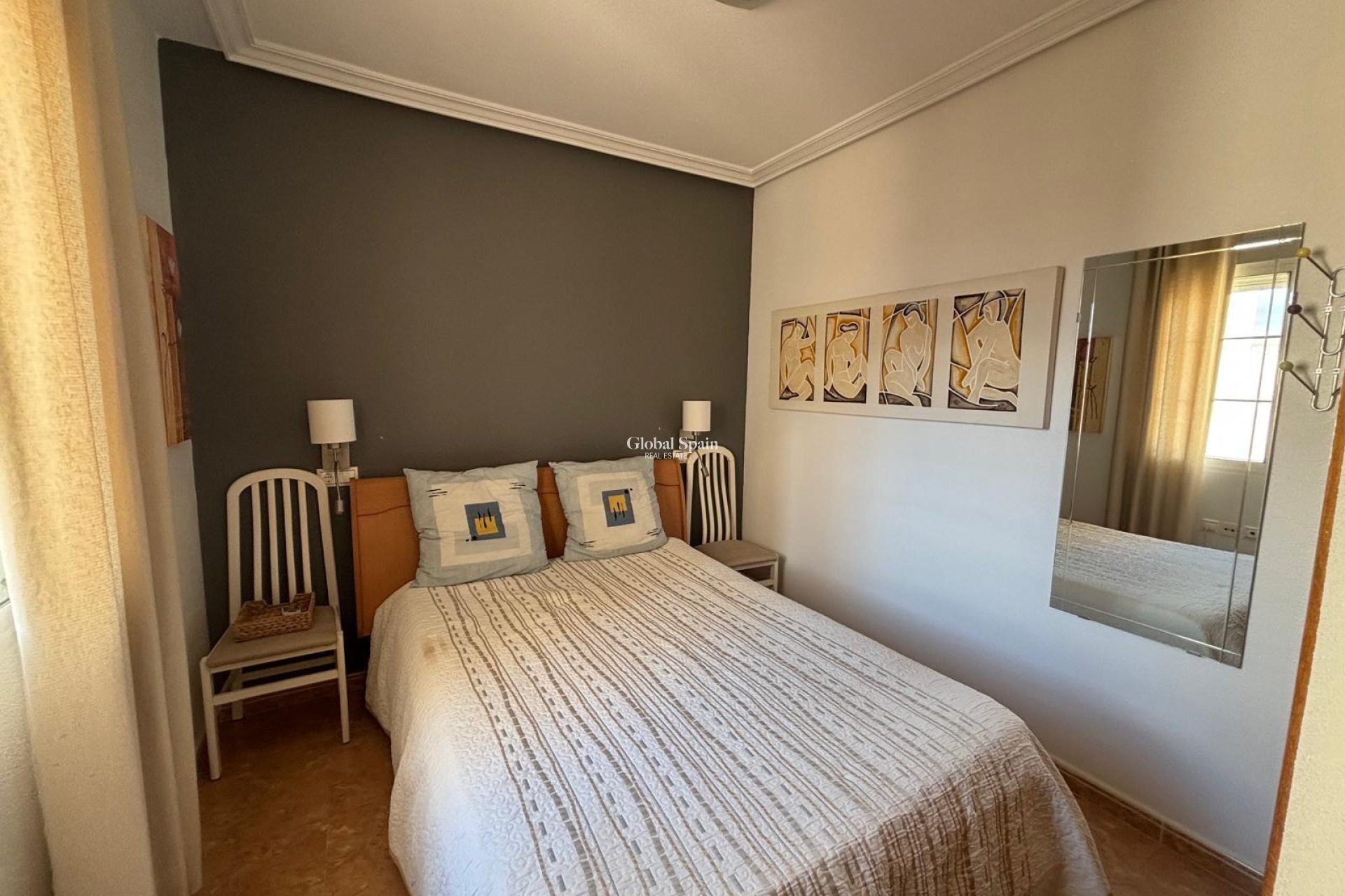 Wederverkoop - APPARTEMENT -
TORREVIEJA - Torrevieja