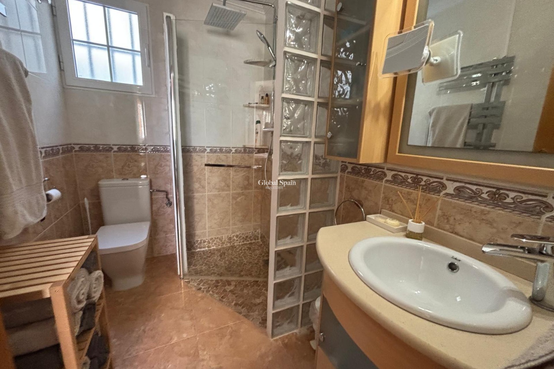 Wederverkoop - APPARTEMENT -
TORREVIEJA - Torrevieja