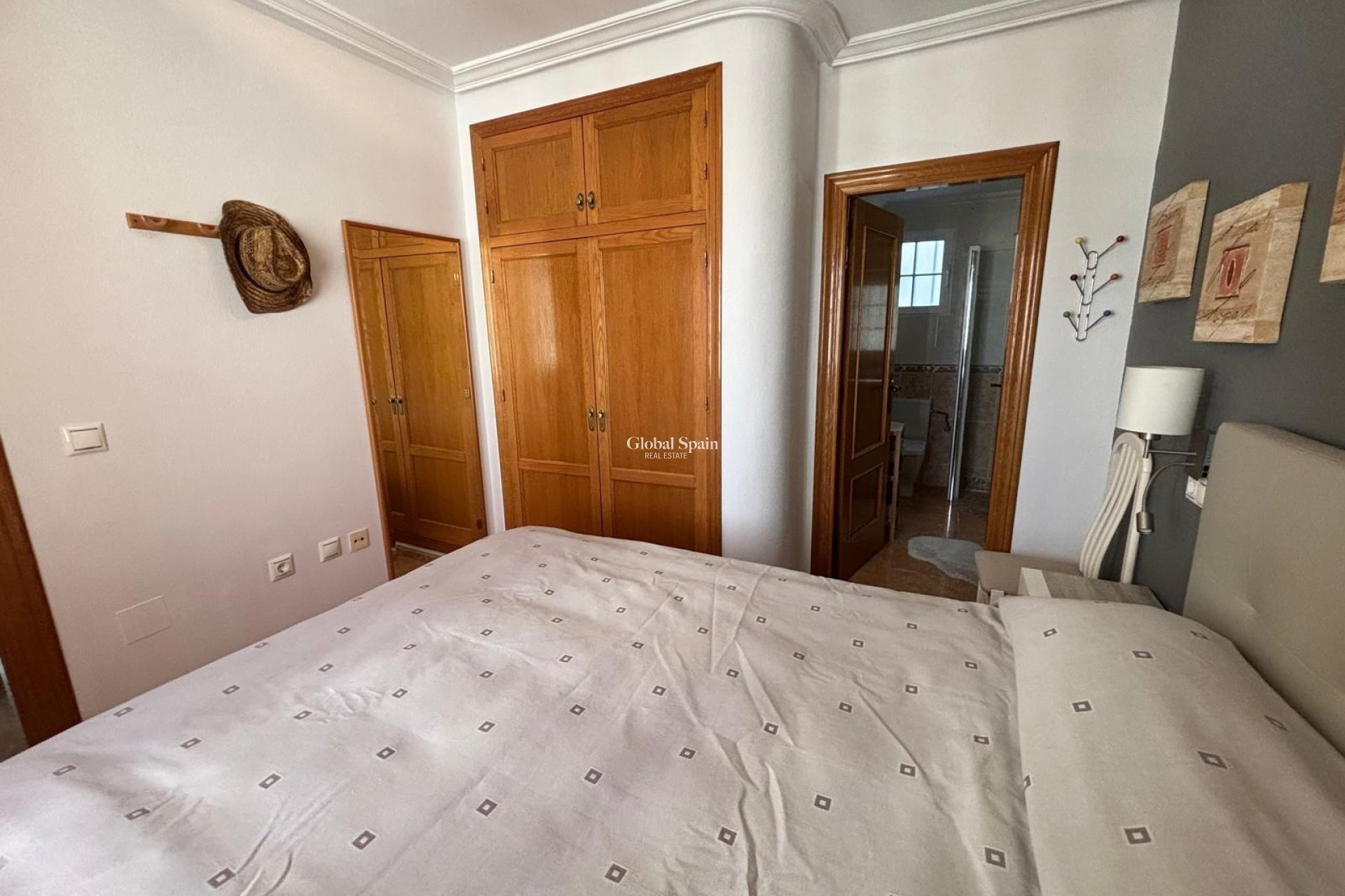 Wederverkoop - APPARTEMENT -
TORREVIEJA - Torrevieja