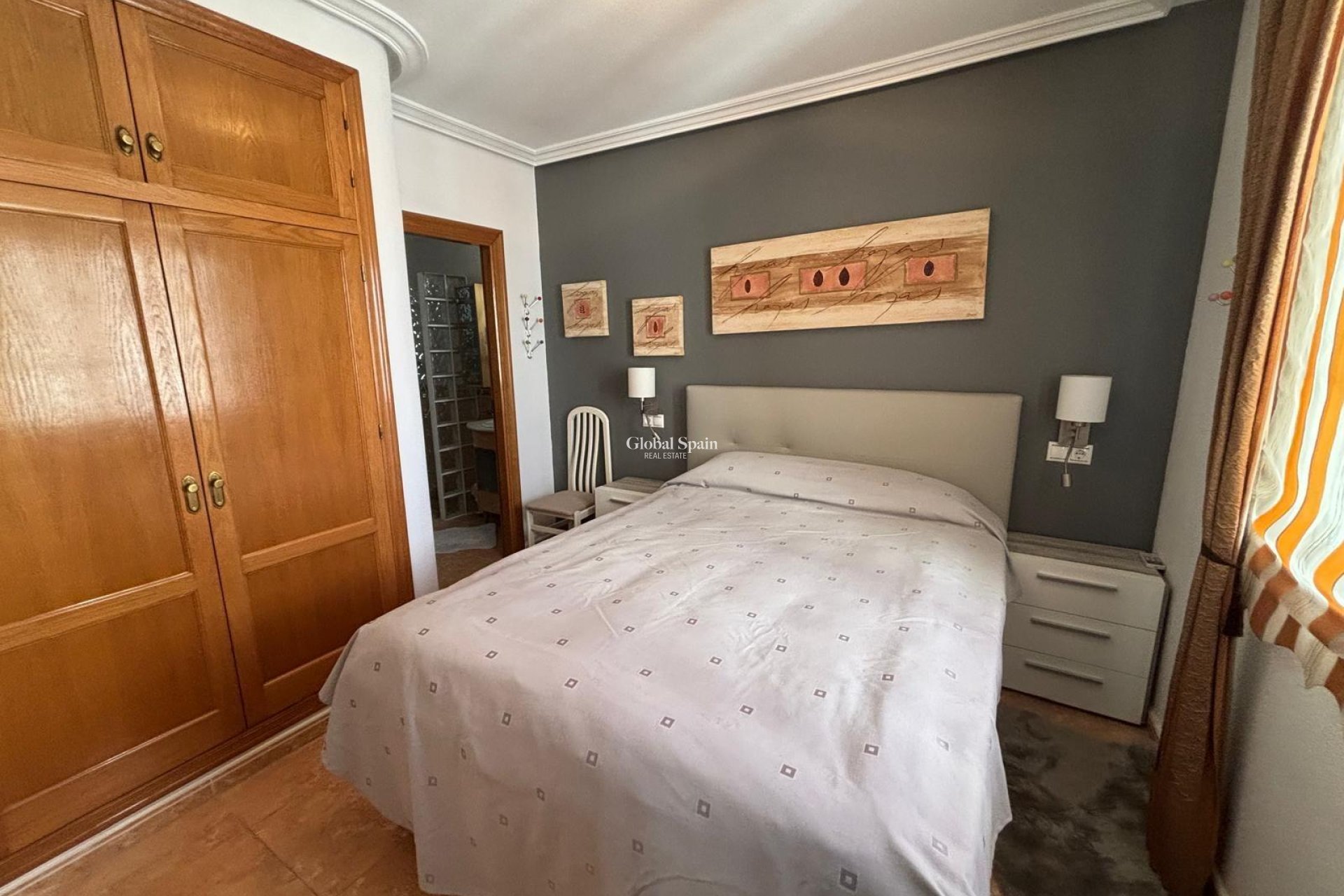 Wederverkoop - APPARTEMENT -
TORREVIEJA - Torrevieja