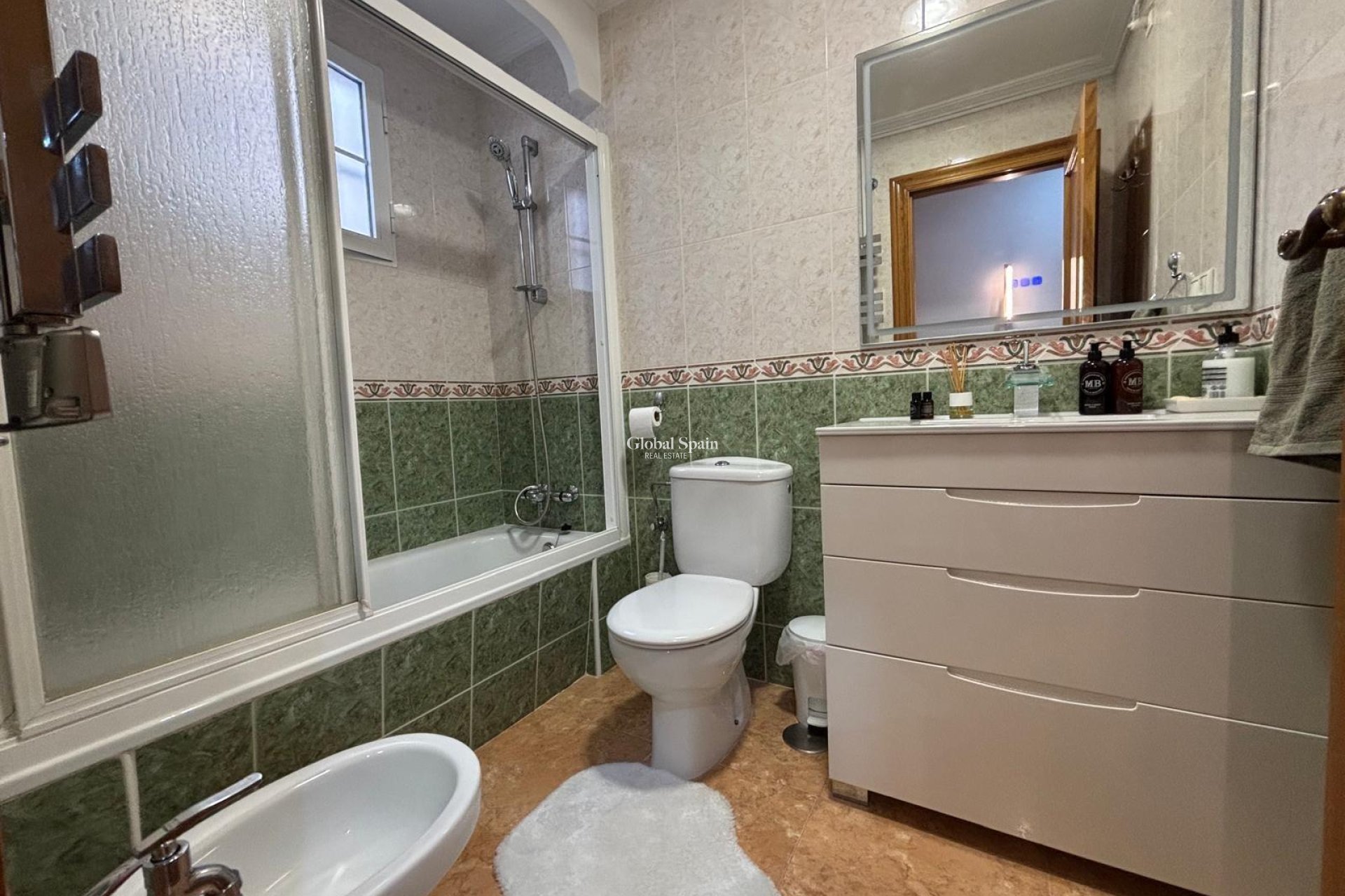 Wederverkoop - APPARTEMENT -
TORREVIEJA - Torrevieja