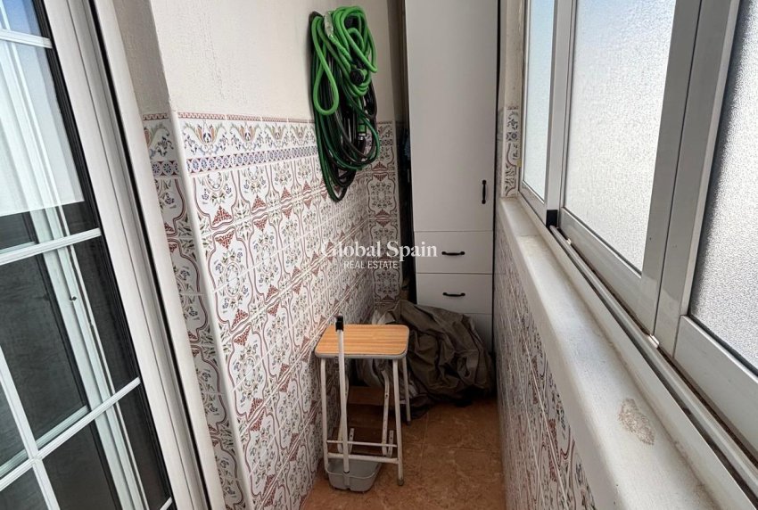 Wederverkoop - APPARTEMENT -
TORREVIEJA - Torrevieja
