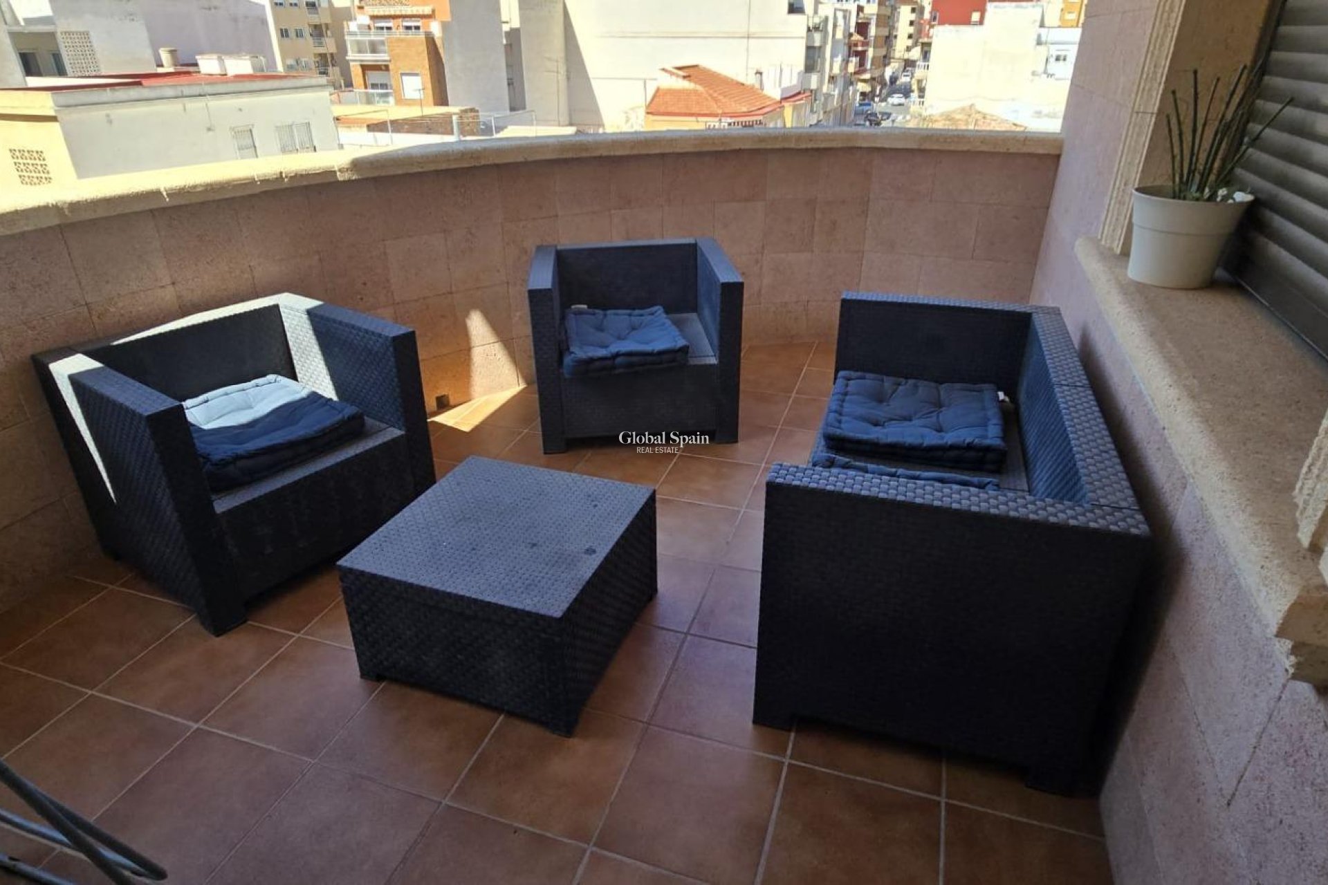 Wederverkoop - APPARTEMENT -
TORREVIEJA - Torrevieja
