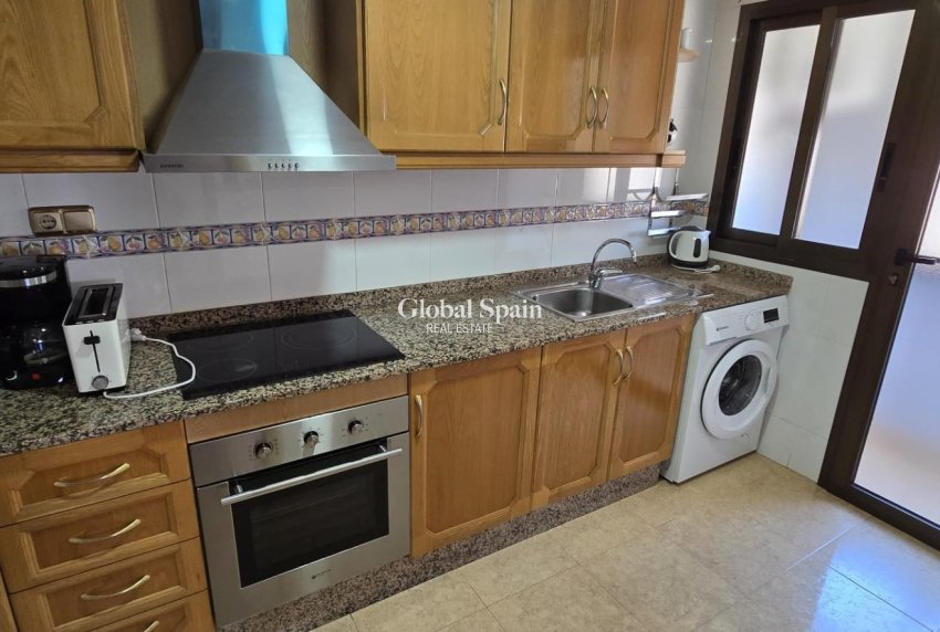 Wederverkoop - APPARTEMENT -
TORREVIEJA - Torrevieja