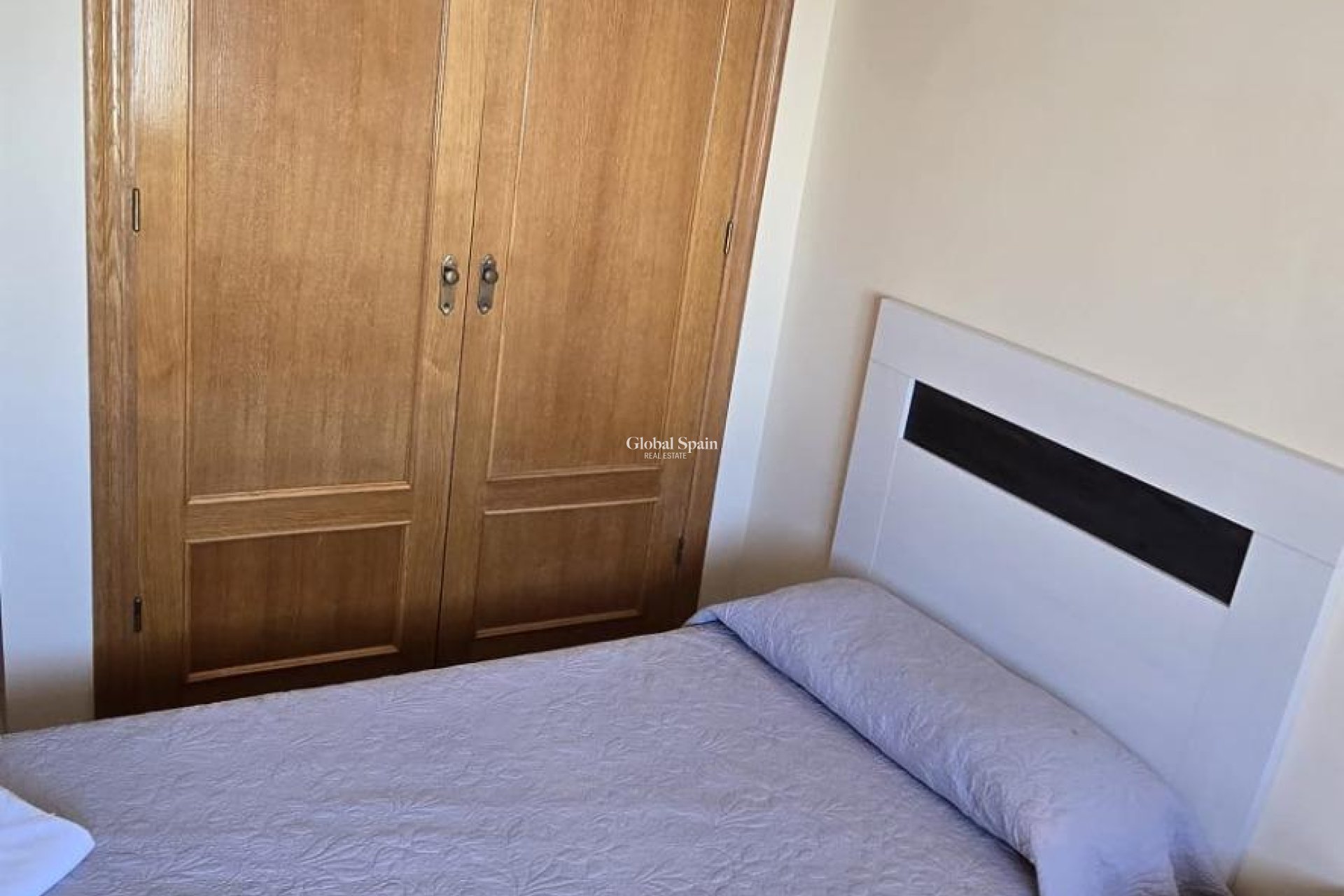 Wederverkoop - APPARTEMENT -
TORREVIEJA - Torrevieja