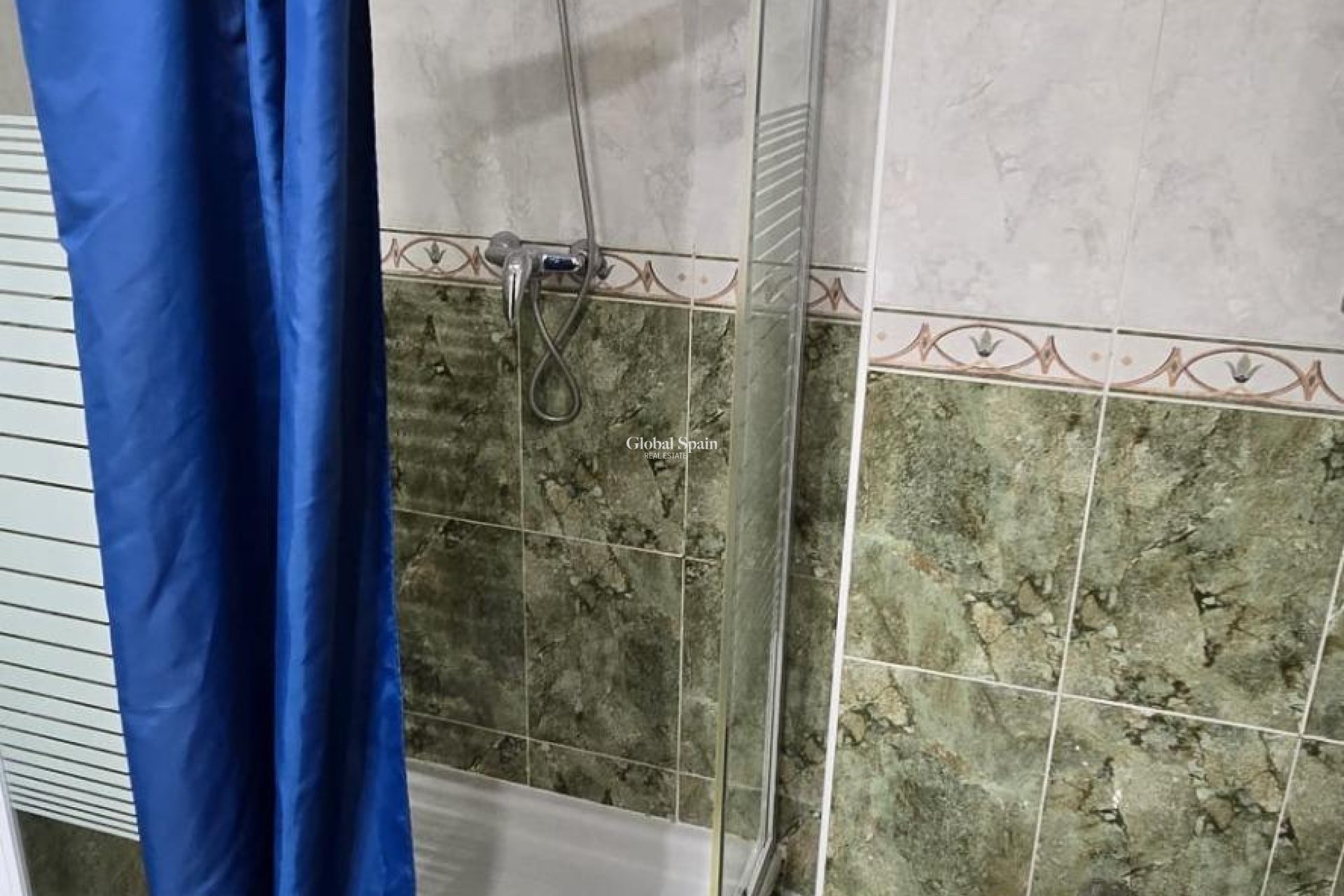 Wederverkoop - APPARTEMENT -
TORREVIEJA - Torrevieja