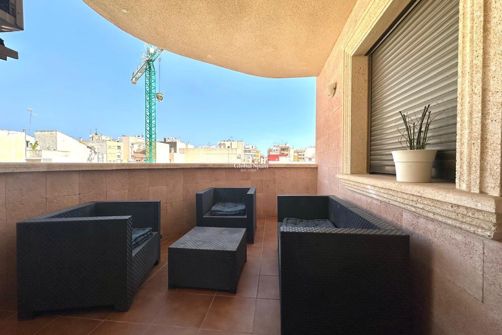 Wederverkoop - APPARTEMENT -
TORREVIEJA - Torrevieja
