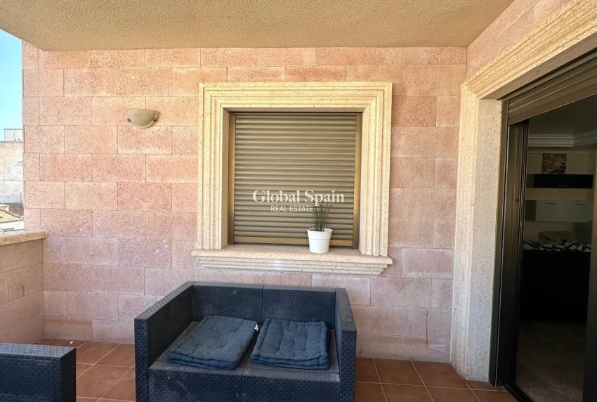Wederverkoop - APPARTEMENT -
TORREVIEJA - Torrevieja