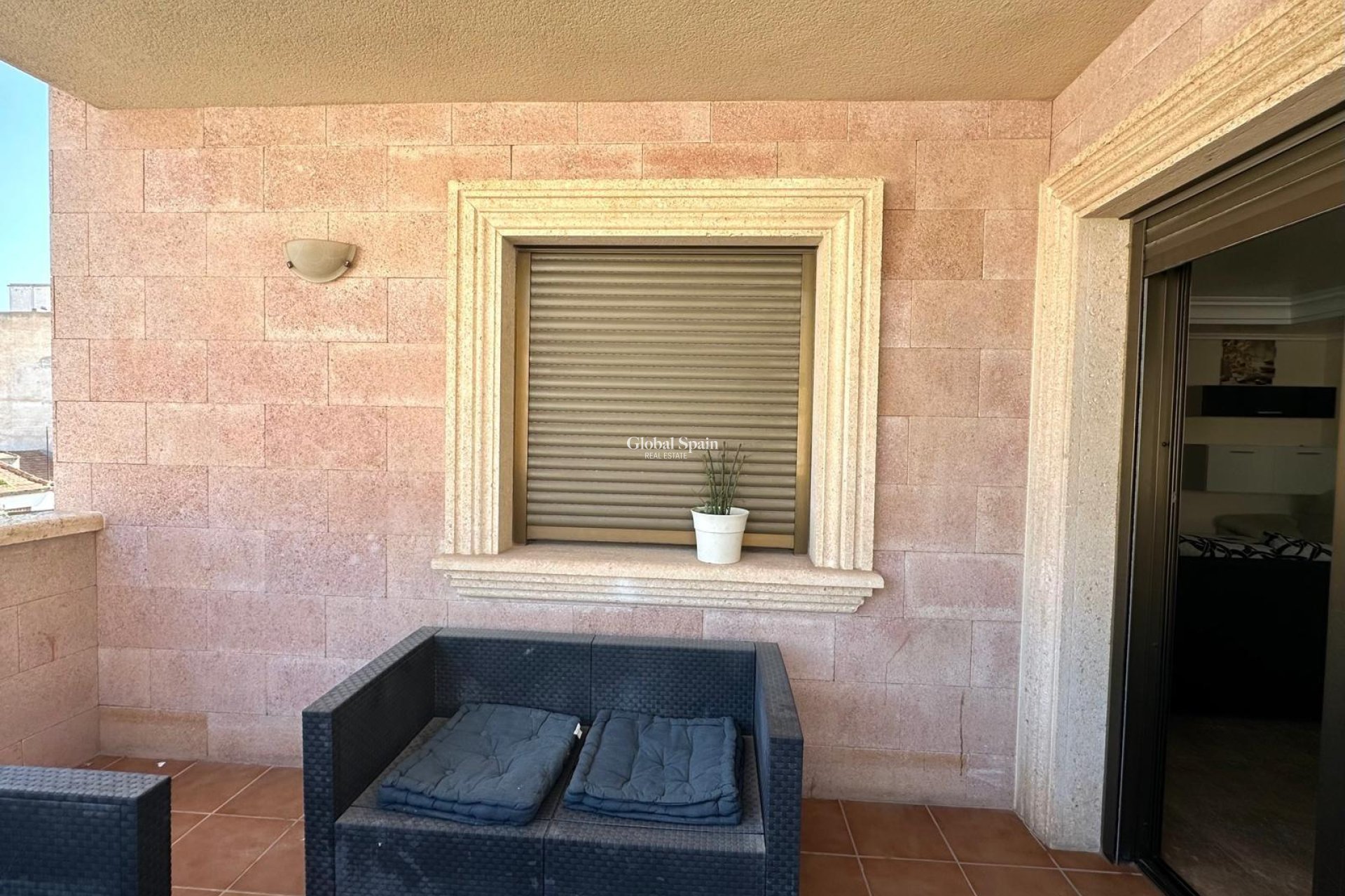 Wederverkoop - APPARTEMENT -
TORREVIEJA - Torrevieja