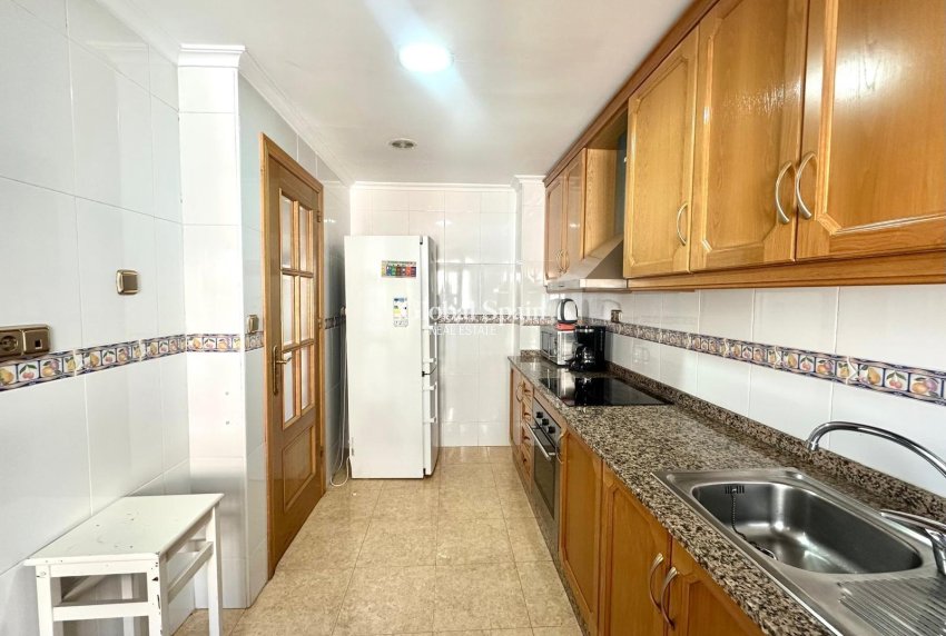 Wederverkoop - APPARTEMENT -
TORREVIEJA - Torrevieja