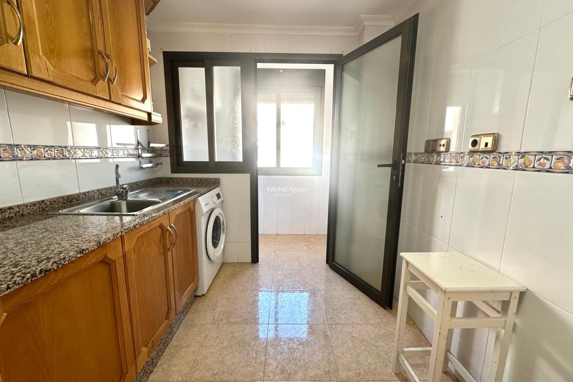 Wederverkoop - APPARTEMENT -
TORREVIEJA - Torrevieja
