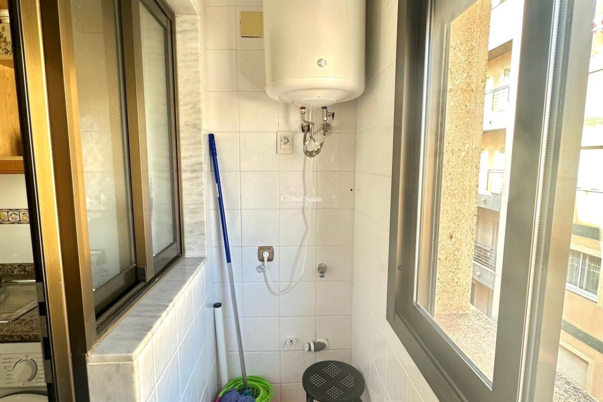 Wederverkoop - APPARTEMENT -
TORREVIEJA - Torrevieja