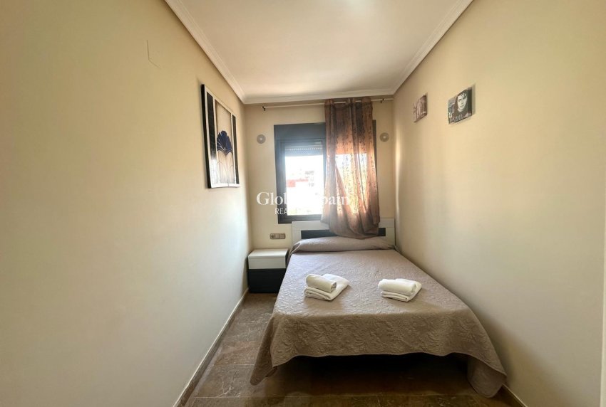 Wederverkoop - APPARTEMENT -
TORREVIEJA - Torrevieja