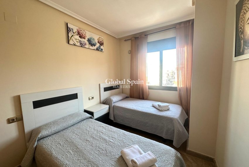 Wederverkoop - APPARTEMENT -
TORREVIEJA - Torrevieja