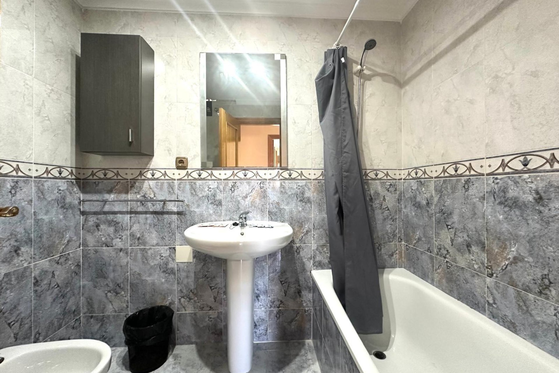 Wederverkoop - APPARTEMENT -
TORREVIEJA - Torrevieja