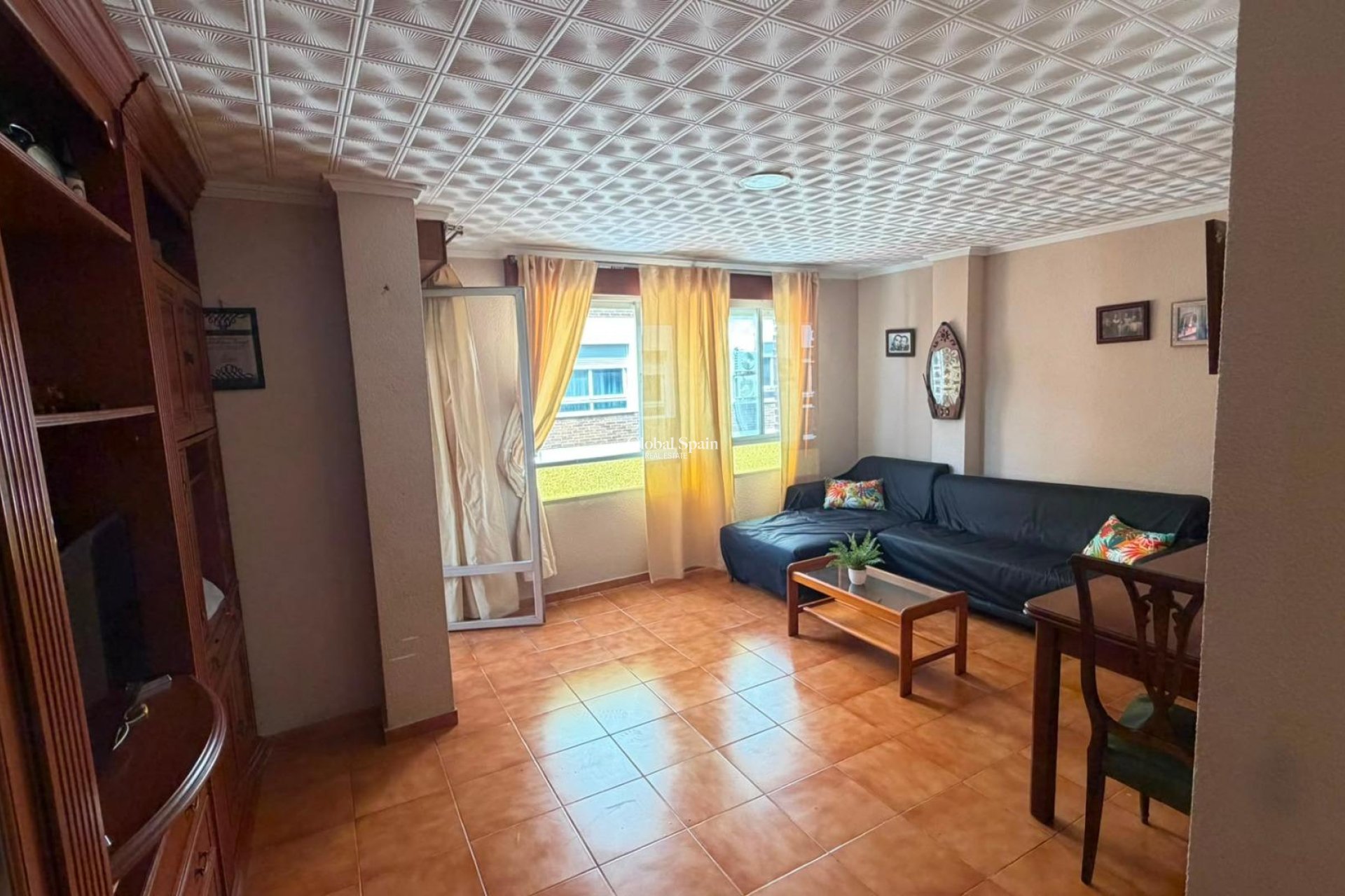 Wederverkoop - APPARTEMENT -
TORREVIEJA - Torrevieja