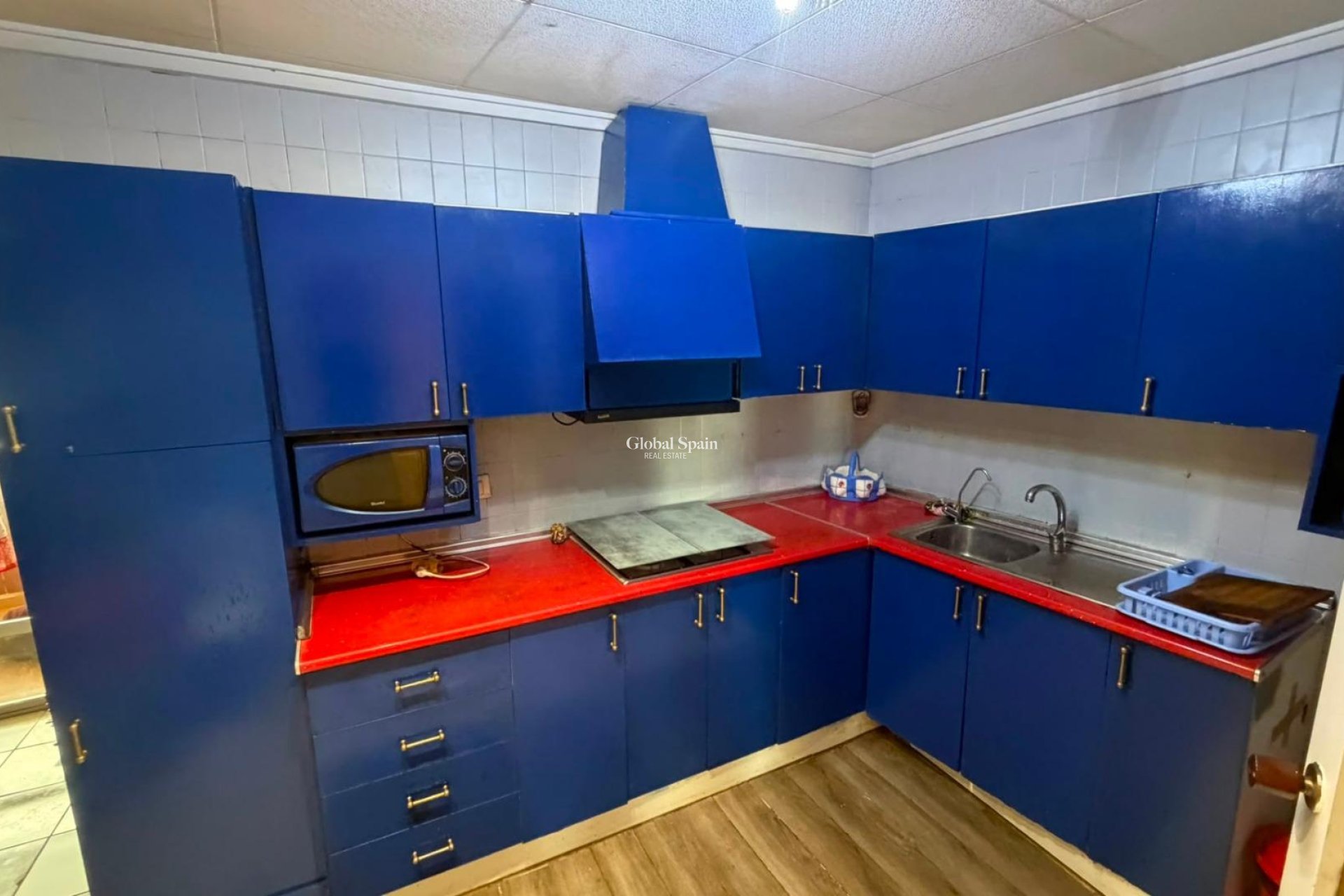 Wederverkoop - APPARTEMENT -
TORREVIEJA - Torrevieja