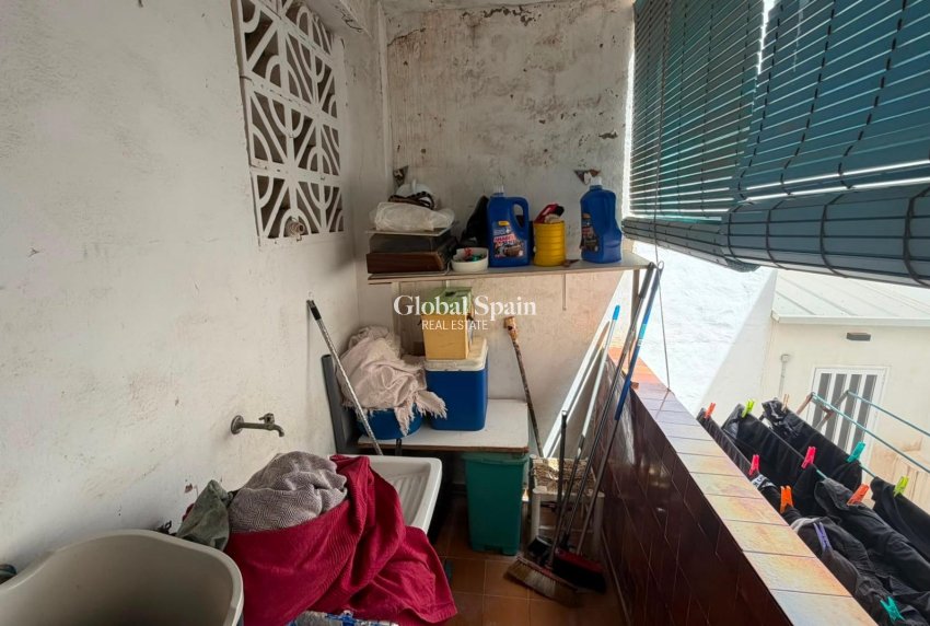 Wederverkoop - APPARTEMENT -
TORREVIEJA - Torrevieja