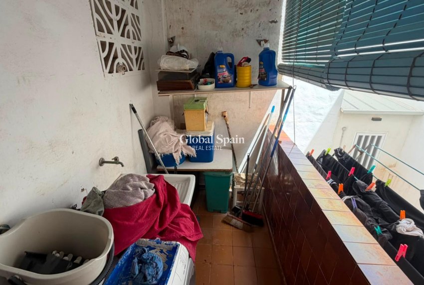 Wederverkoop - APPARTEMENT -
TORREVIEJA - Torrevieja