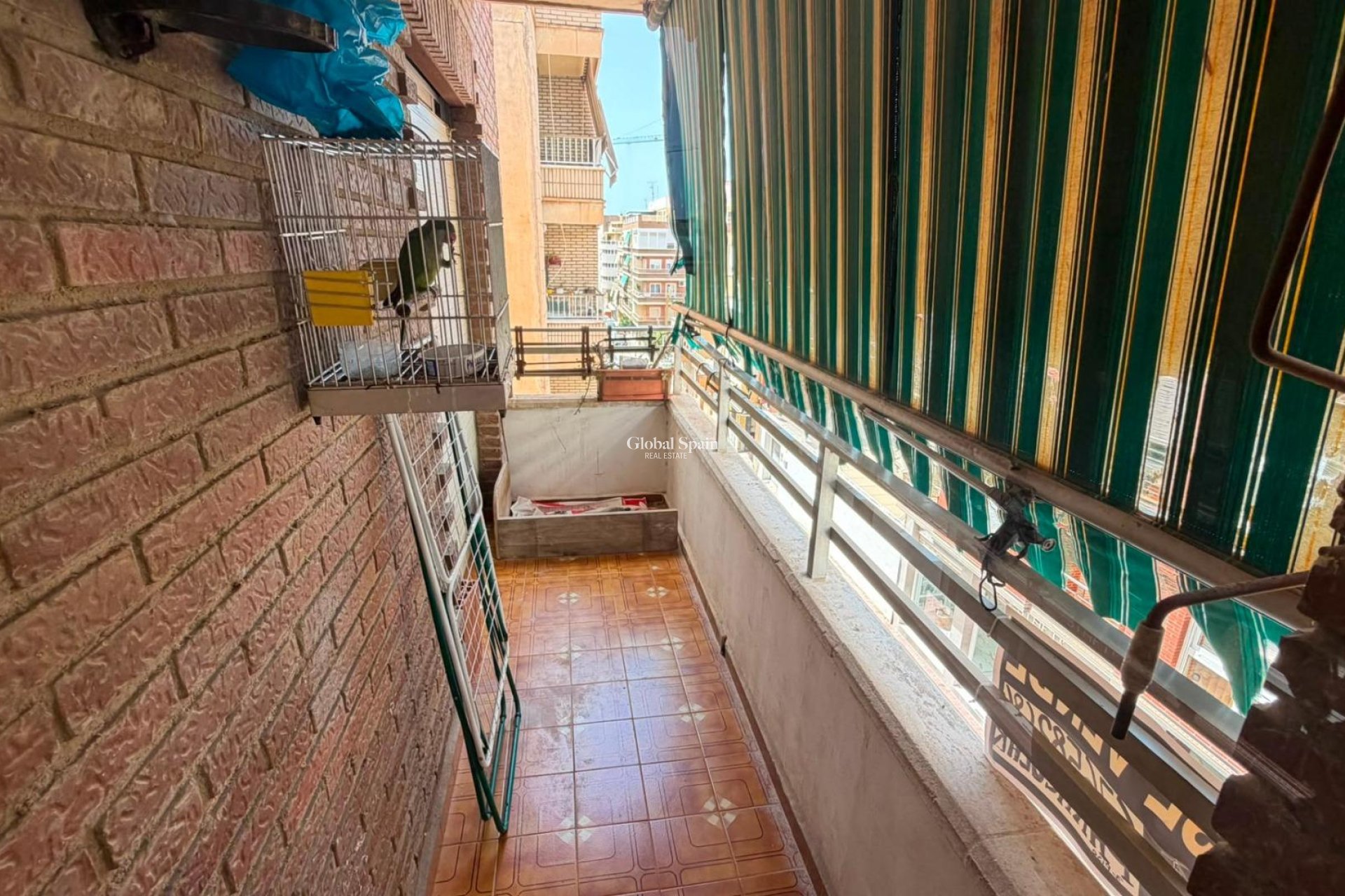Wederverkoop - APPARTEMENT -
TORREVIEJA - Torrevieja
