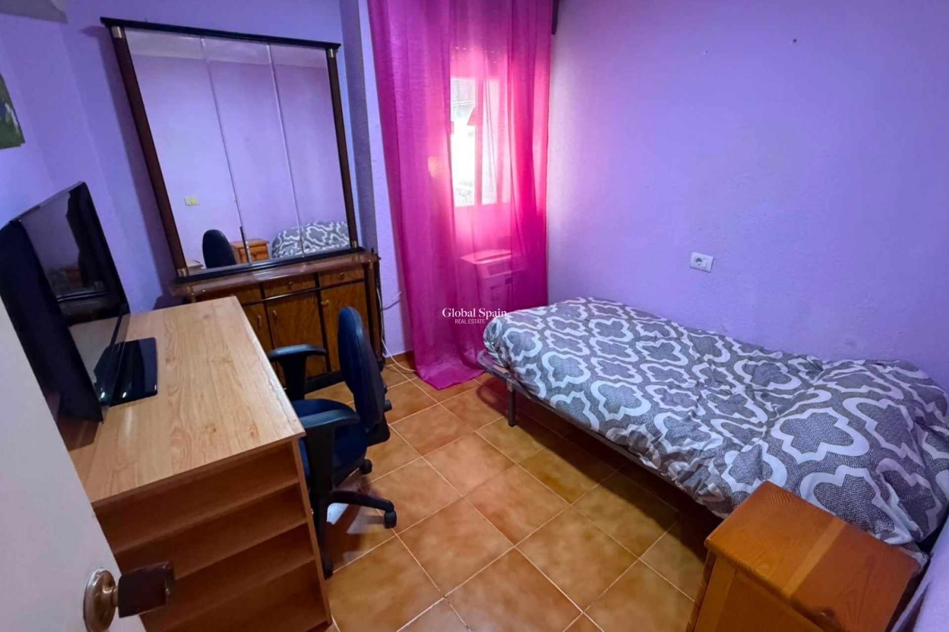 Wederverkoop - APPARTEMENT -
TORREVIEJA - Torrevieja