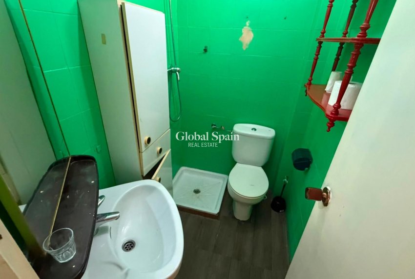 Wederverkoop - APPARTEMENT -
TORREVIEJA - Torrevieja