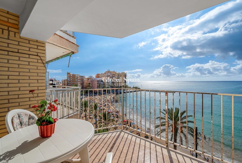Wederverkoop - APPARTEMENT -
TORREVIEJA - Torrevieja
