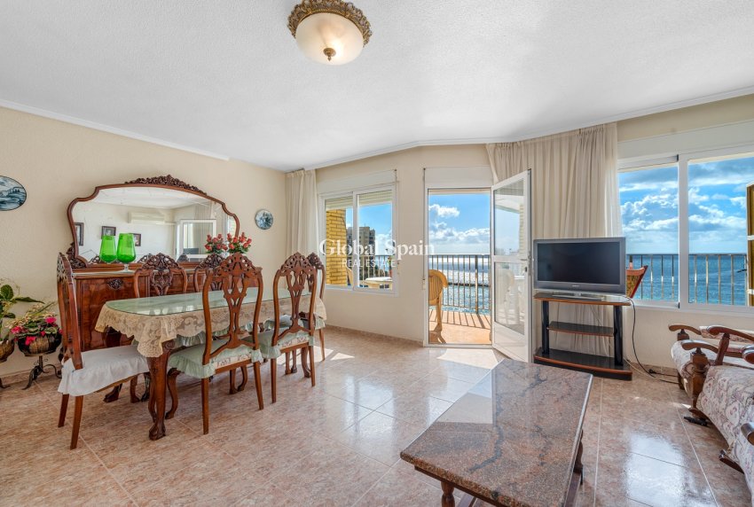 Wederverkoop - APPARTEMENT -
TORREVIEJA - Torrevieja
