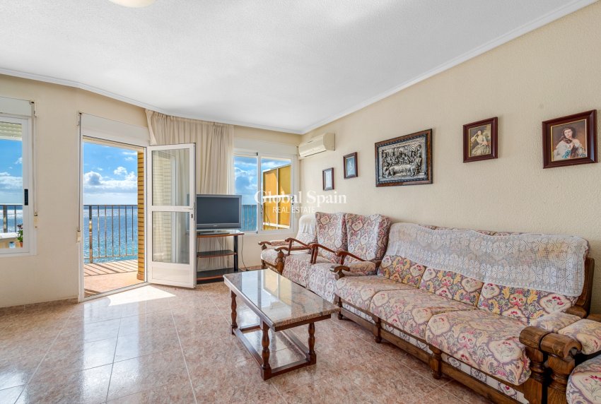 Wederverkoop - APPARTEMENT -
TORREVIEJA - Torrevieja