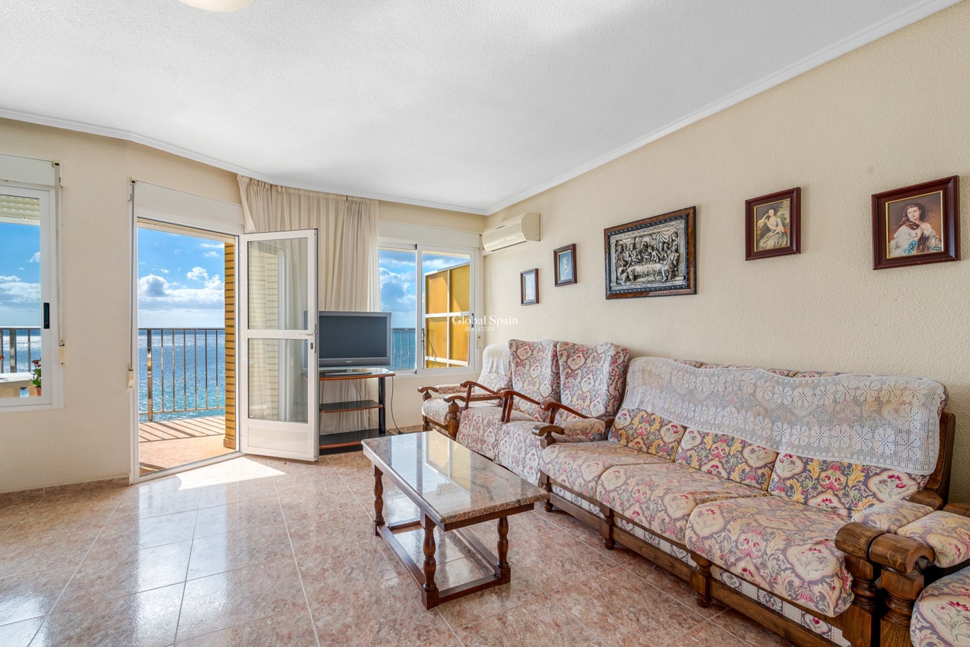 Wederverkoop - APPARTEMENT -
TORREVIEJA - Torrevieja