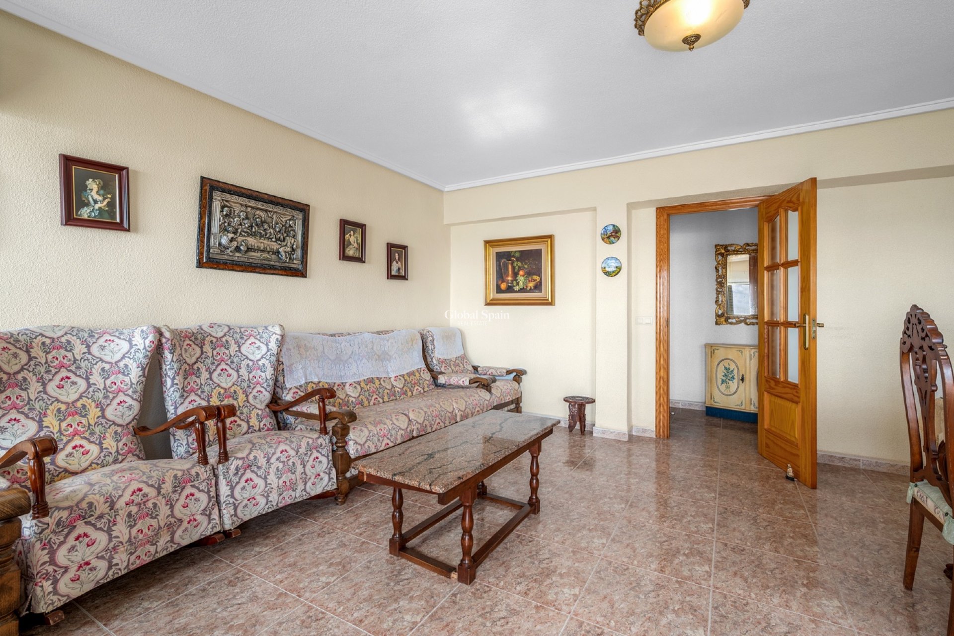 Wederverkoop - APPARTEMENT -
TORREVIEJA - Torrevieja