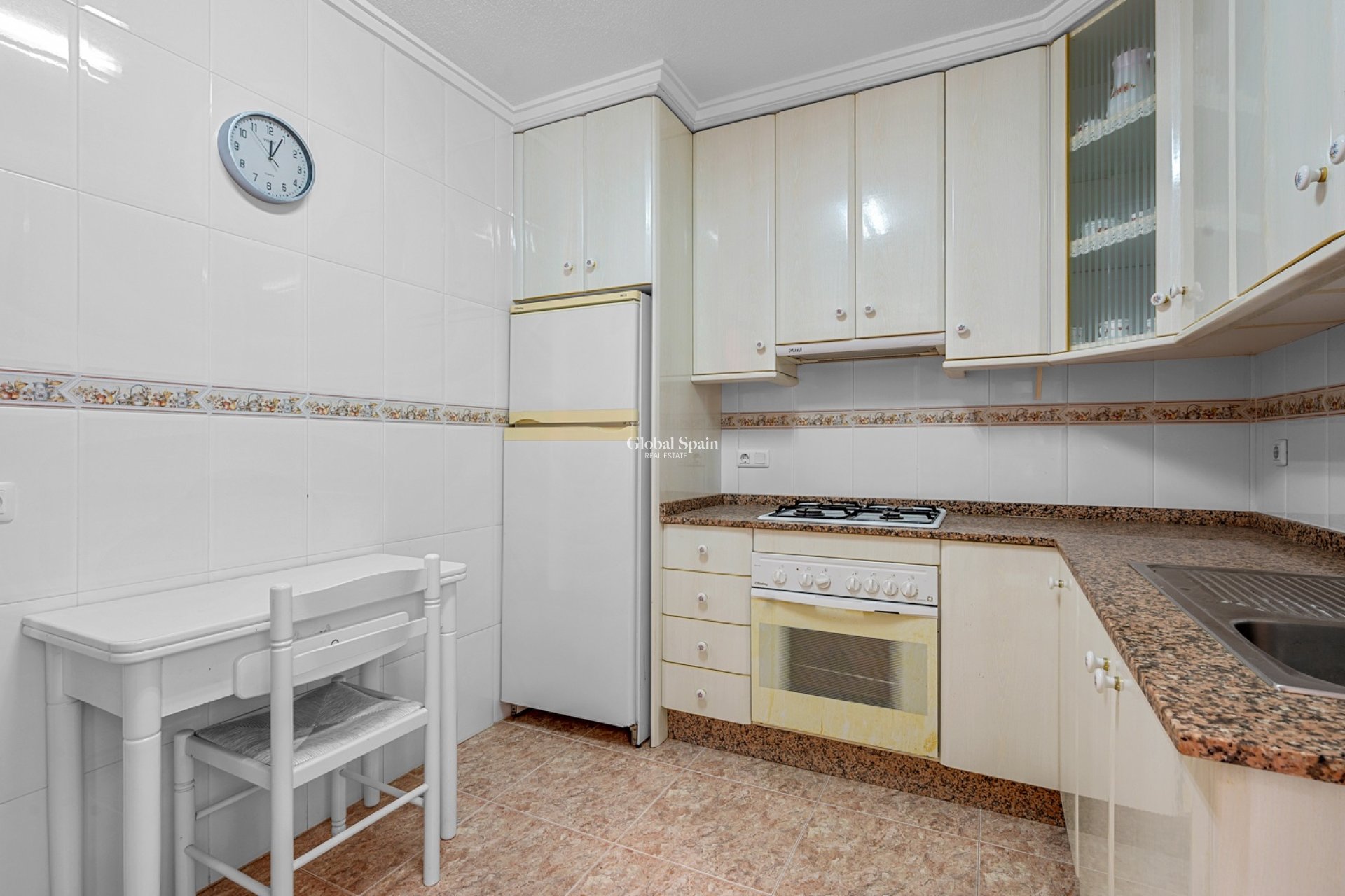 Wederverkoop - APPARTEMENT -
TORREVIEJA - Torrevieja