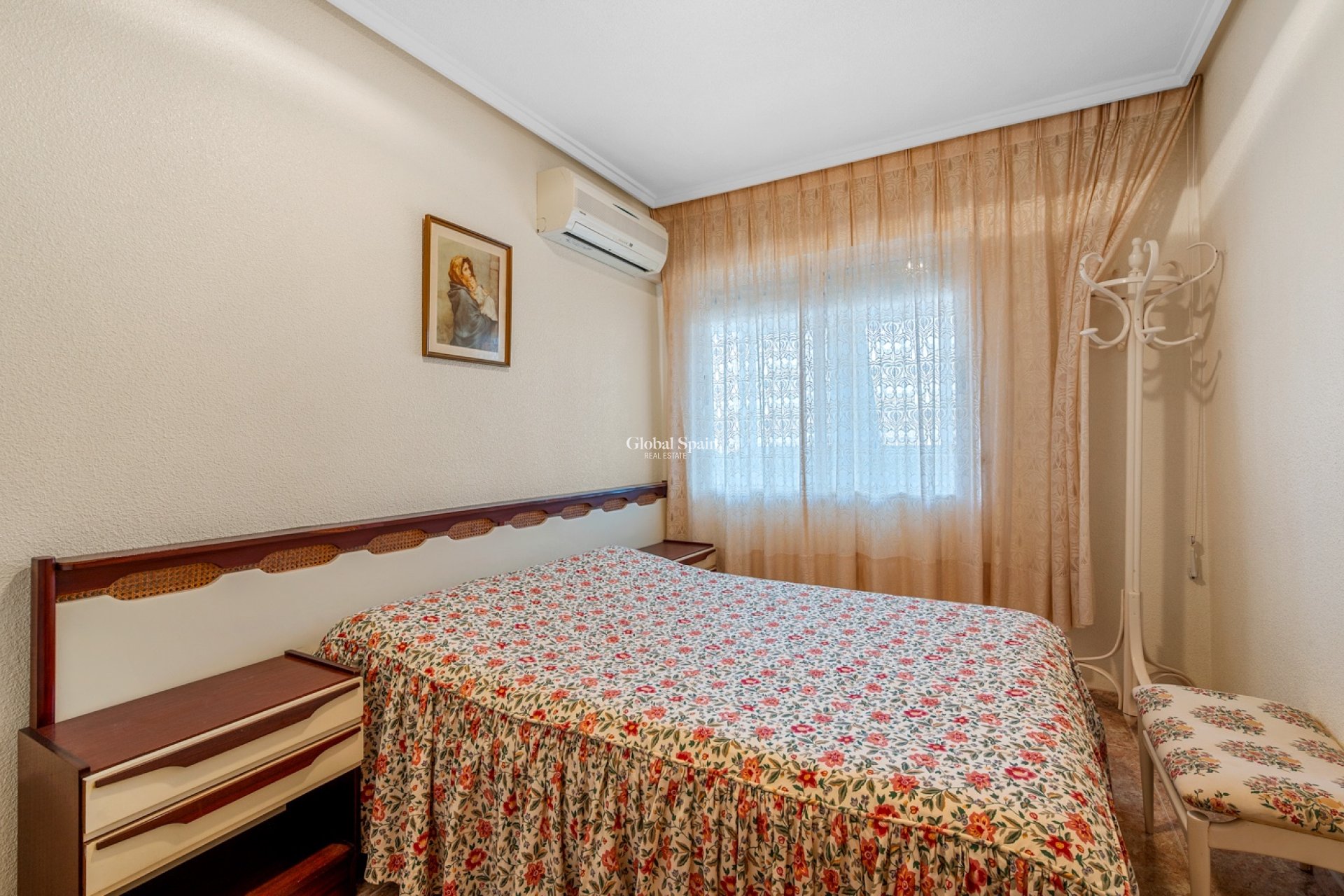 Wederverkoop - APPARTEMENT -
TORREVIEJA - Torrevieja