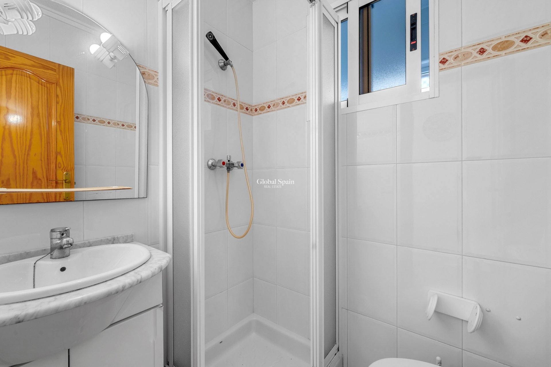 Wederverkoop - APPARTEMENT -
TORREVIEJA - Torrevieja