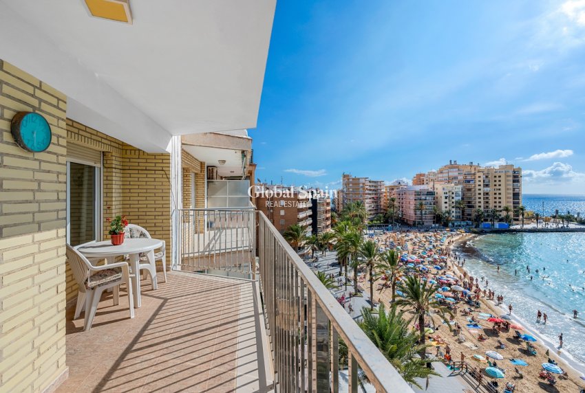 Wederverkoop - APPARTEMENT -
TORREVIEJA - Torrevieja