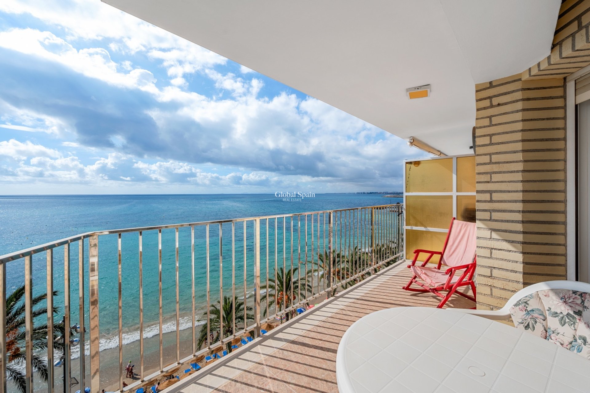 Wederverkoop - APPARTEMENT -
TORREVIEJA - Torrevieja