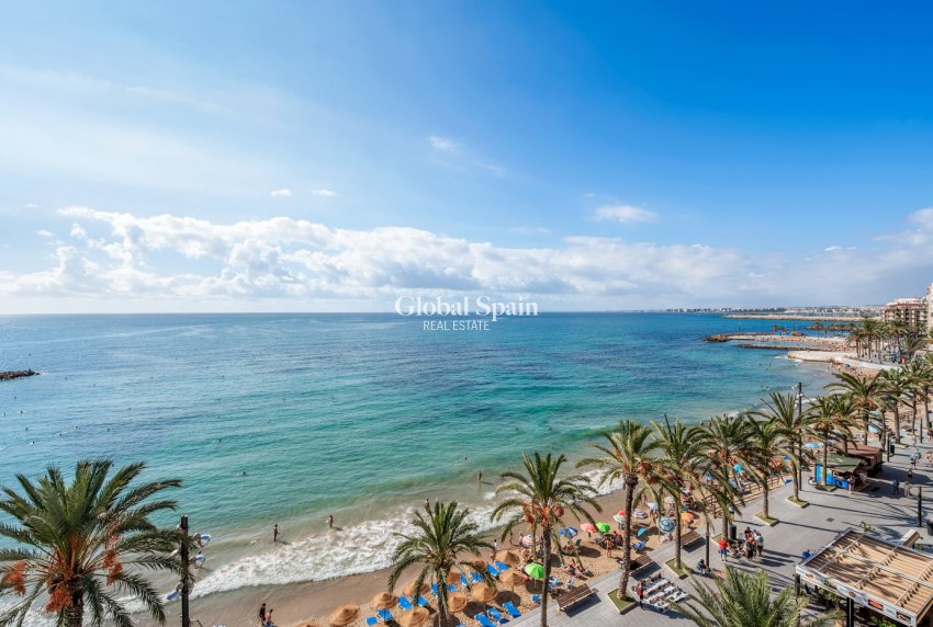 Wederverkoop - APPARTEMENT -
TORREVIEJA - Torrevieja