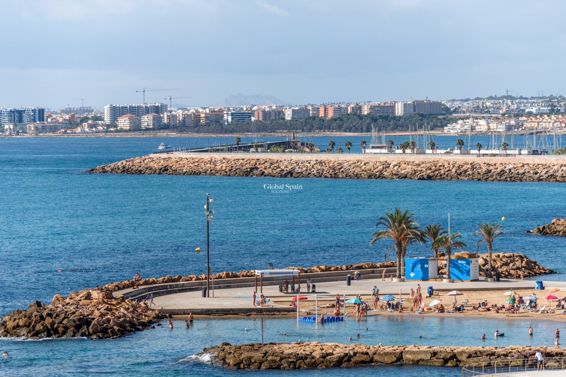 Wederverkoop - APPARTEMENT -
TORREVIEJA - Torrevieja