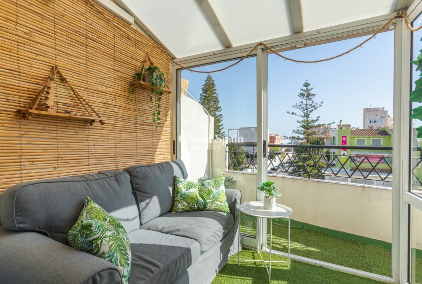 Wederverkoop - APPARTEMENT -
TORREVIEJA - Torrevieja