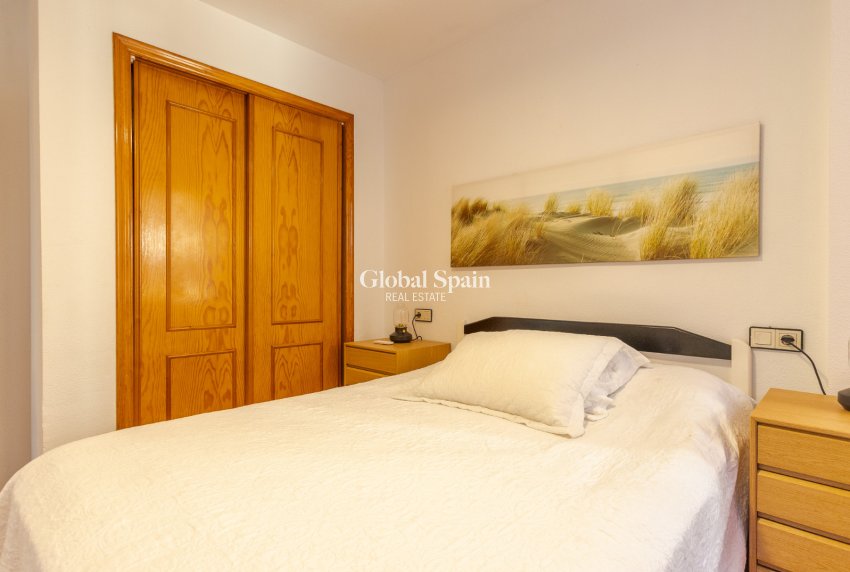 Wederverkoop - APPARTEMENT -
TORREVIEJA - Torrevieja